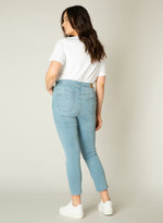 Jeans Anna L28 € 69.95