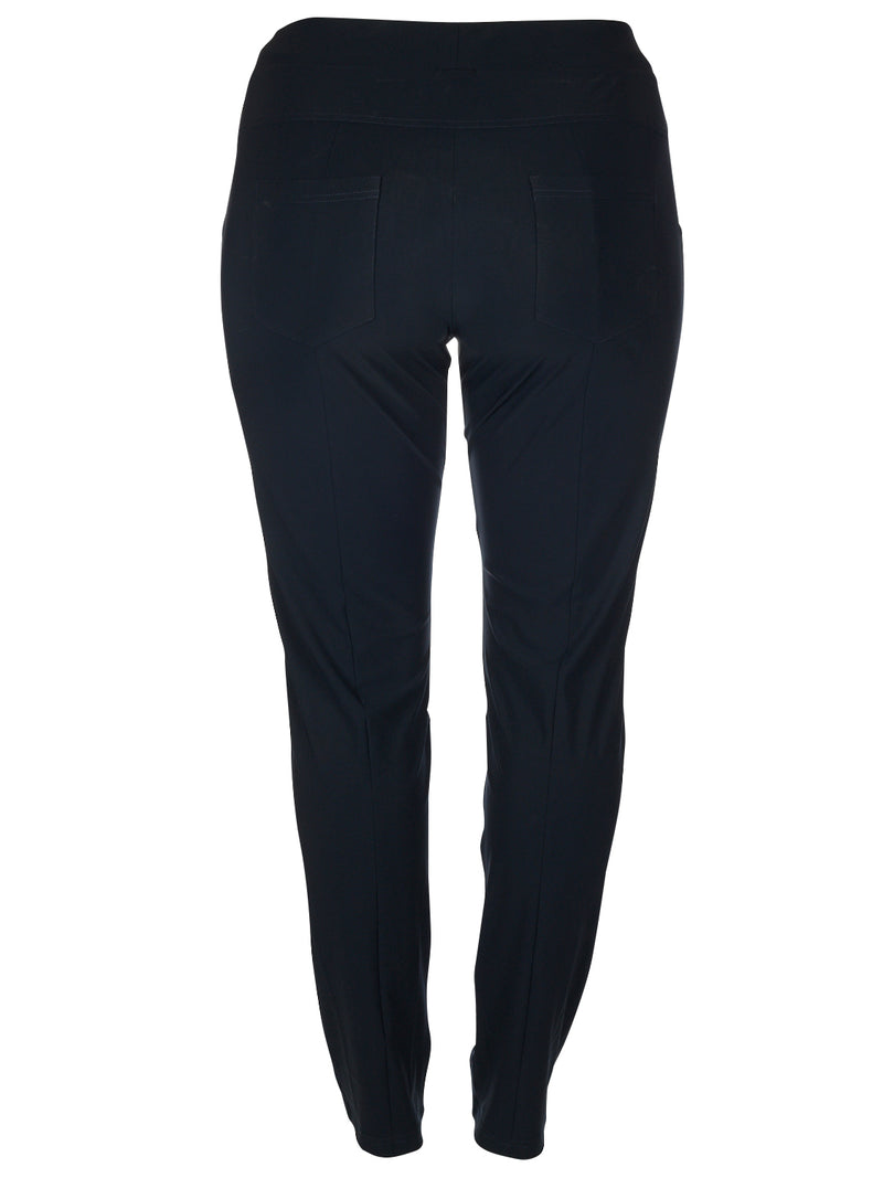 Broek travel strong